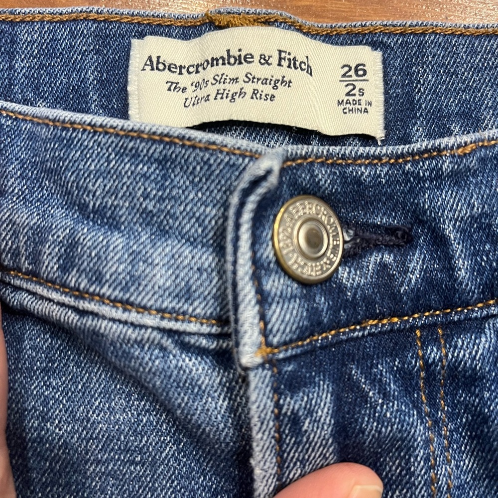 Abercrombie and Fitch the 90s Slim Straight Ultra High Rise size 26/2